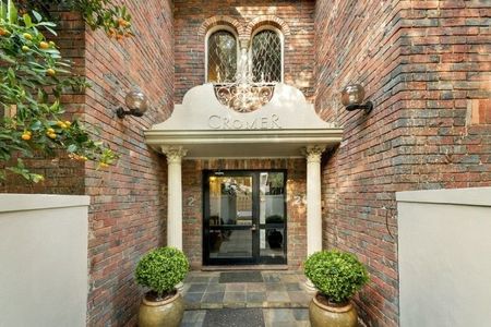 Botanic precinct apartment with sunny courtyard - Photo 2