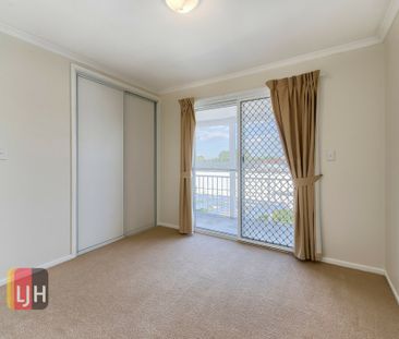 3 BEDROOM TOWNHOUSE WITH COMPLEX POOL AND TENNIS COURT ! - Photo 5