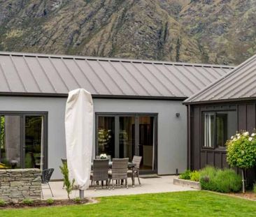 Large and pet-friendly! - Photo 4