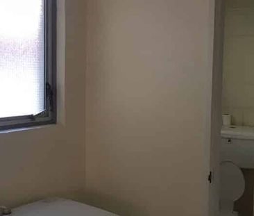 Centrally Located One Bedroom Flat - Photo 5