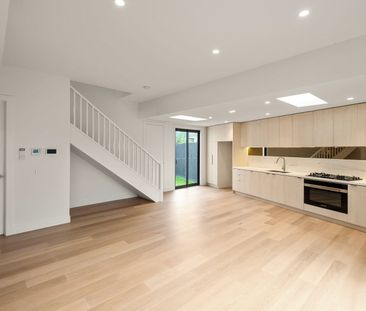 STUNNING NEW DESIGNER TOWNHOUSE - Photo 4