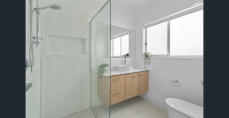 FAMILY 4 BED HOSUE IN COVELLA ESTATE WITH SOLAR SYSTEM + BATTERY - Photo 2