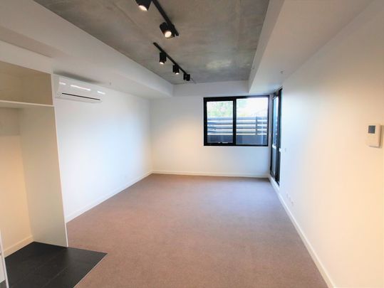 Perfectly Located Boutique Style Apartment - Photo 1