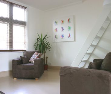 2 Bed Flat, Chiswick High Road, W4 - Photo 1