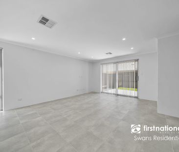 A Beautifully Presented Home Offering the Best of Aveley Living!! - Photo 1