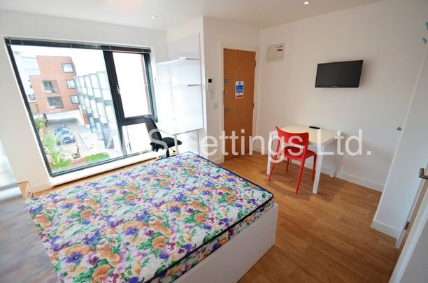 Flat 37, The Pavilion, St. Michaels Lane, Leeds - Photo 1