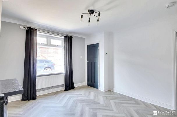 3 bedroom end of terrace house to rent - Photo 1