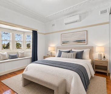 Charming Two-Bedroom Home Opposite the Park with Kogarah Bay Views - Photo 2