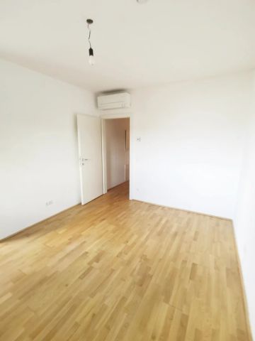 Neuwertige, 2 Zimmer Wohnung inkl. Loggia, Klimaanlage - Photo 2