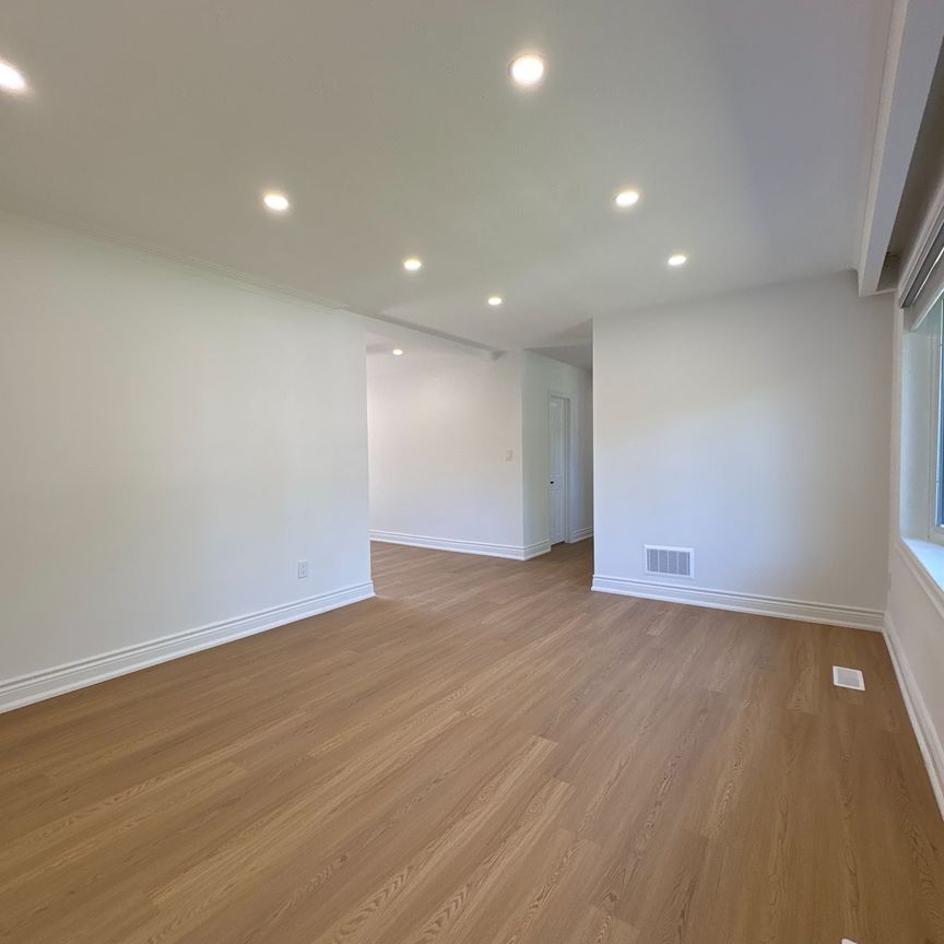 For Lease - 414 Third Line, Oakville, Ontario - Photo 1