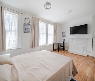 1 bedroom in a house share to rent - Photo 4