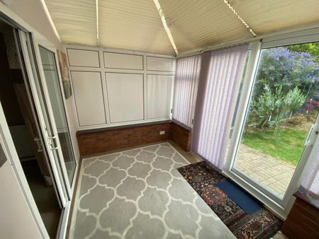 Queenswood Crescent - Photo 5