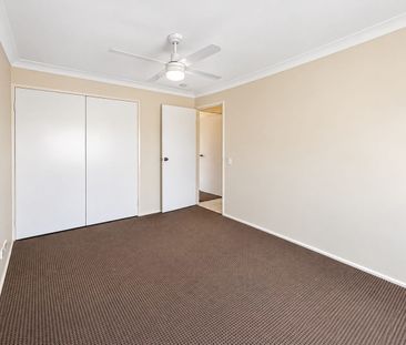 NEAT FAMILY HOME IN QUIET CRESTMEAD CUL-DE-SAC - Photo 2