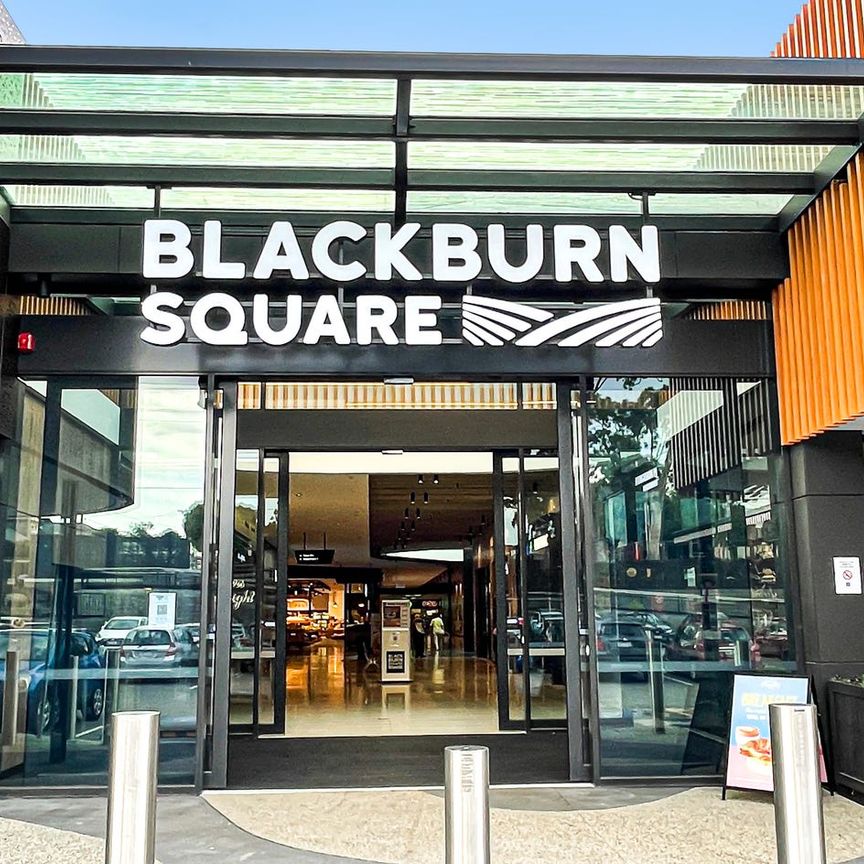 Spacious & Sophisticated Family Living in Blackburn North - Photo 1