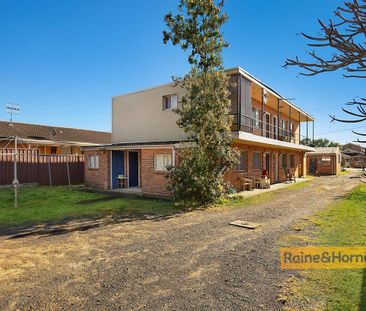 TIDY 2 BEDROOM FLAT - Photo 1