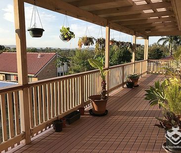 Spacious family home at peaceful and high location with stunning view - Photo 5