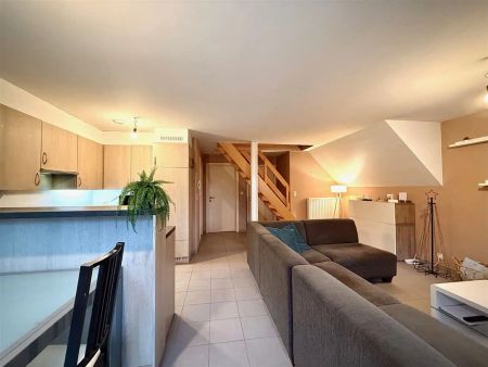 Dorps-APPARTEMENT (duplex) met 2 SLAAPKAMERS & TERRAS - Photo 3