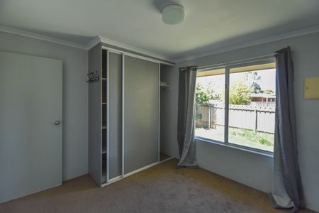 Tidy Corner Unit in quiet complex - Photo 2