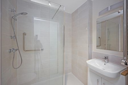 2 bedroom retirement property to rent - Photo 5