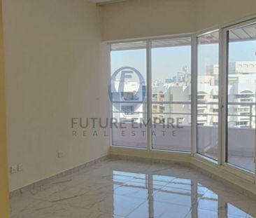 Spacious 2BHK & Balcony| Chiller FreeFamily Only | - Photo 2