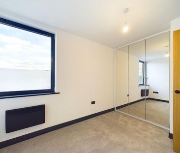 2 bedroom Flat To Let - Photo 3