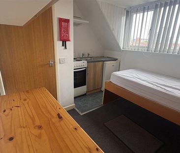 Studio to rent - Photo 6