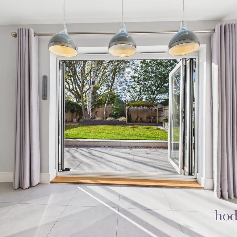 5 bedroom detached house to rent - Photo 1