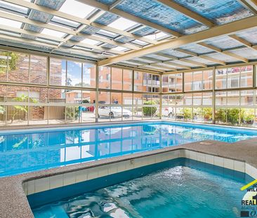 "Neat Riverpark Drive Unit" - Photo 3