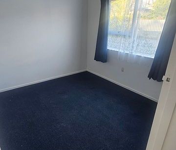 Tidy, centra city unit, Massey side of town, - Photo 5