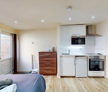 Studio to rent - Photo 3