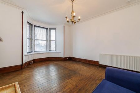 3 bedroom flat to rent - Photo 2