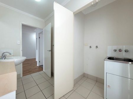 2BEDS+1STUDY 2BATH 1CAR MODERN APARTMENT NEXT DOOR TO INDOOROOPILLY SHOPPING CENTRE - Photo 4