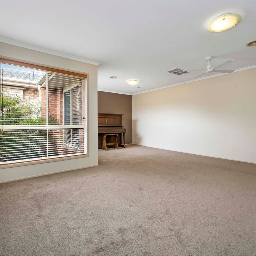 Fantastic family home, in the heart of Nicholls - Photo 1