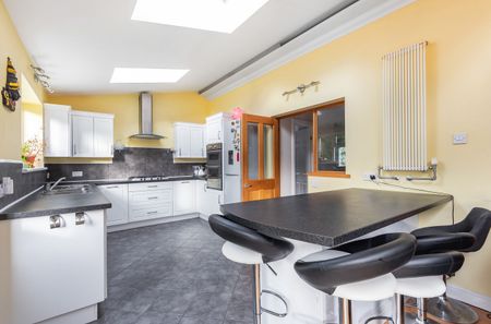4 bedroom detached house to rent - Photo 4