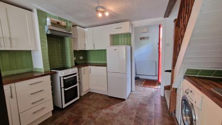 2 bedroom end of terrace house to rent - Photo 4