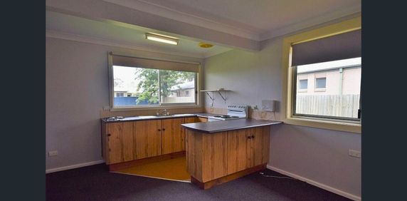 Charming 1-Bedroom Rental in Bomaderry - Photo 2