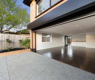 4-Bed 3-Bath 2-Car Garaged Bayside Living in Aspendale - Photo 3