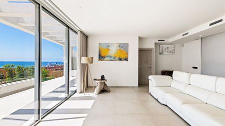 5 bedroom luxury Villa for rent in Marbella, Andalusia - Photo 2