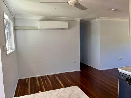 Modern Highset Home in Norman Gardens ! - Photo 5