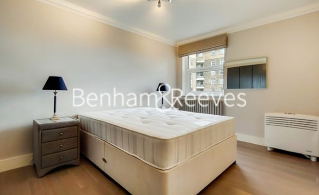 3 Bedroom flat to rent in Boydell Court, St. Johns Wood Park, NW8 - Photo 1