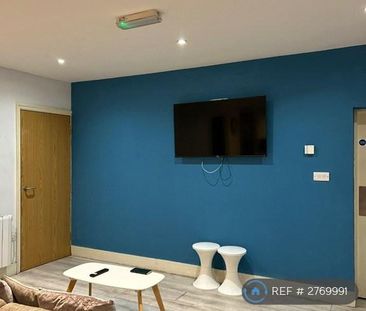 1 bedroom in a flat share to rent - Photo 1