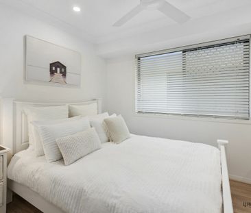 Coastal Living at Its Best � Stunning Home in Prime Palm Beach Loca... - Photo 4