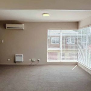 Upstairs City Apartment! - Photo 2