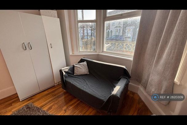6 bedroom detached house to rent - Photo 1