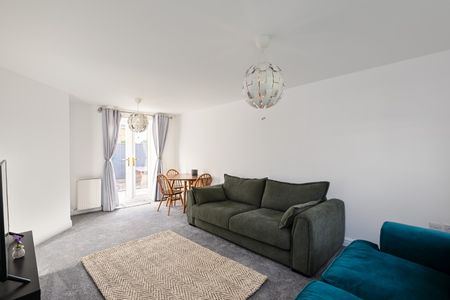 3 bedroom detached house to rent - Photo 2