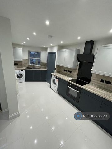 1 bedroom in a house share to rent - Photo 4