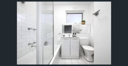 Sun-Filled Retreat – Lifestyle, Location & Beach! - Photo 5