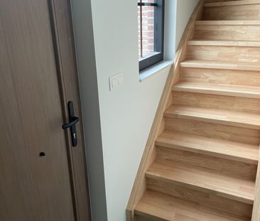 Drie slaapkamer EENGEZINSWONING met garage & tuin - Photo 4