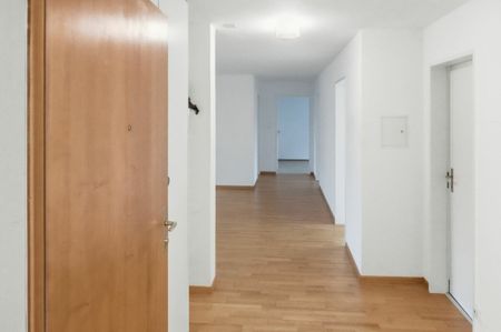 Moderne 4.5-Zimmer-Wohnung mit grossem Balkon nähe Wil - ab sofort frei! - Photo 2