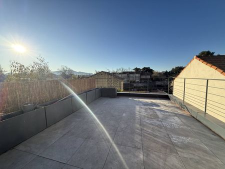 A louer appartement 4 pièces avec mezzanine et terrasse sur le secteur de Montolivet 13012 Marseille - Photo 2